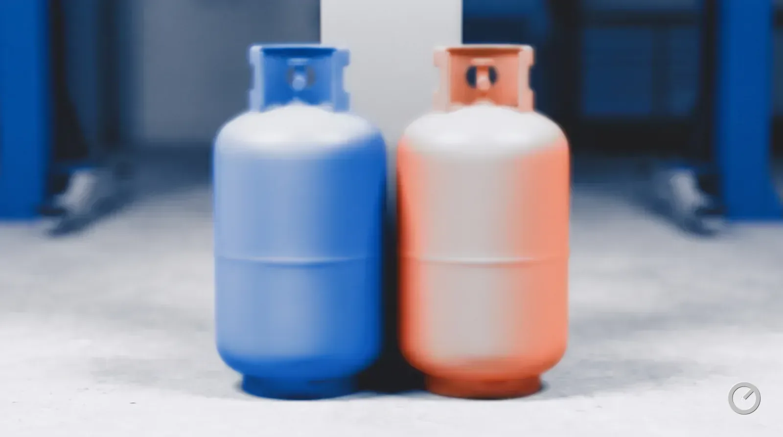 Thermal-toned pair of refrigerant cylinders