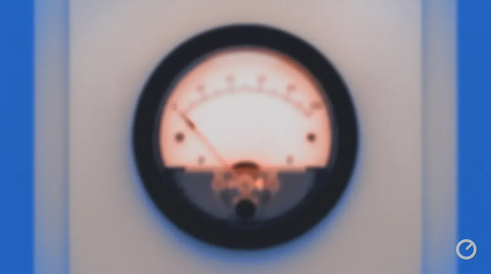 Thermal-toned pressure gauge on an instrument panel